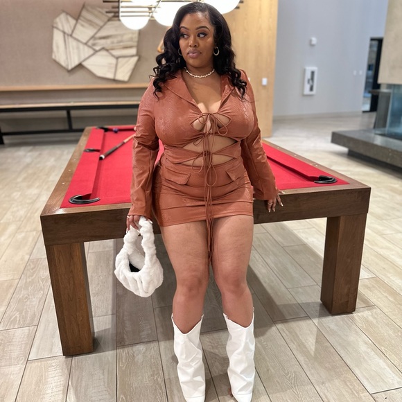 Meet your Posher, Lauron Victoria - Picture 2 of 7